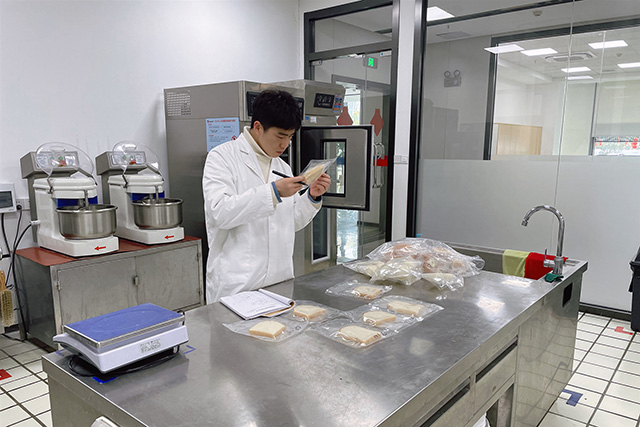 Yan-Ziyun-recording.jpg Yan-Ziyun-recording.jpg