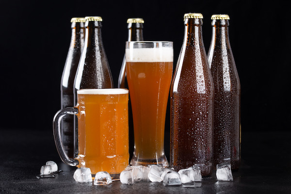 摄图网_501641167_banner_摆放整齐的德国进口啤酒(企业商用).jpg 摄图网_501641167_banner_摆放整齐的德国进口啤酒(企业商用).jpg