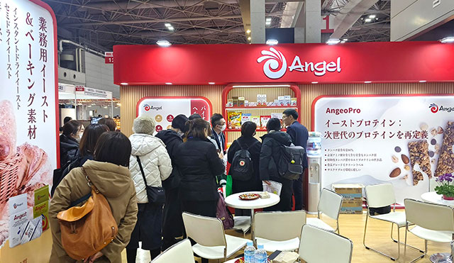 Mr.-Song-Lei,-Regional-Manager,-highlights-product-strengths-at-MOBAC.jpg Mr.-Song-Lei,-Regional-Manager,-highlights-product-strengths-at-MOBAC.jpg