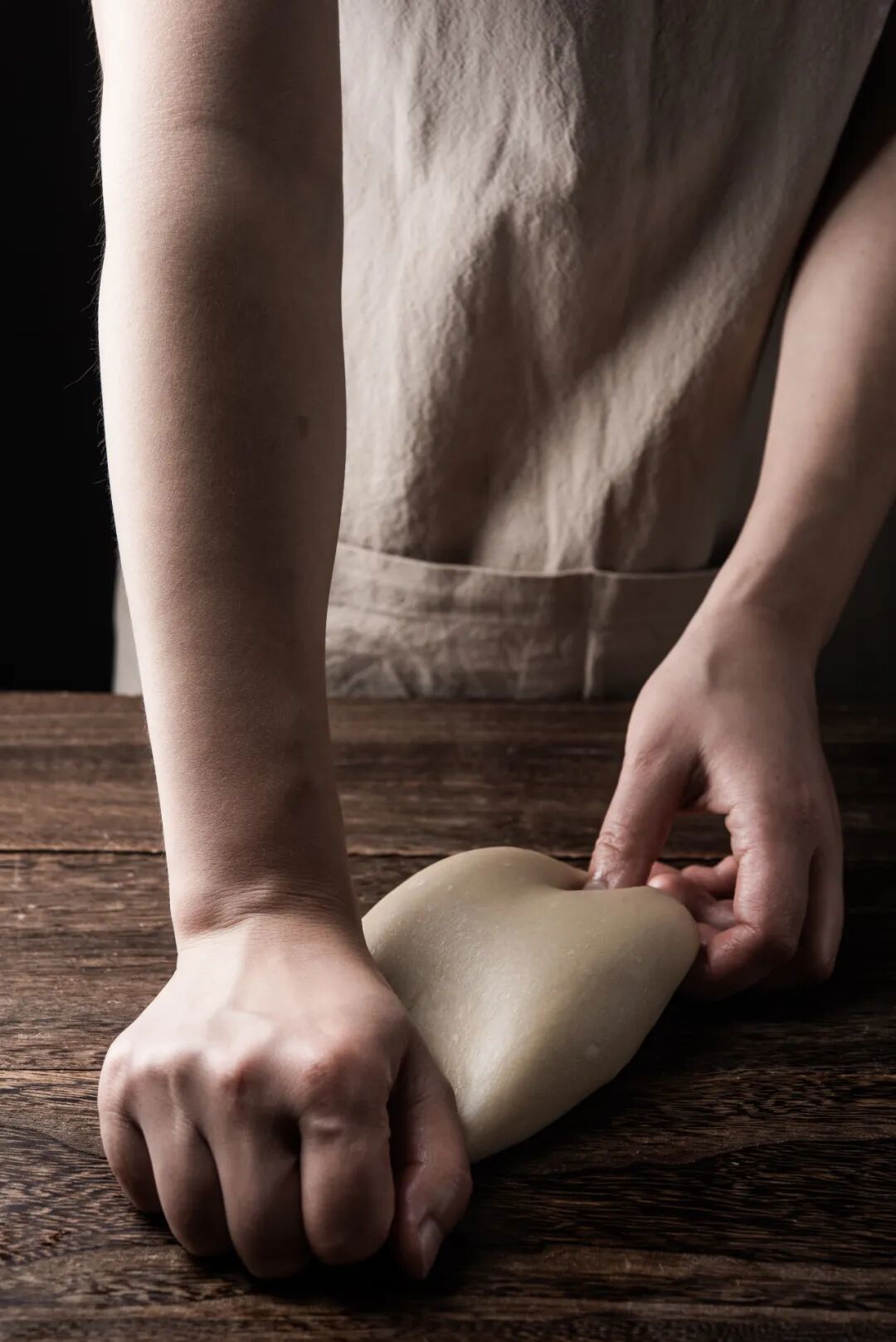 面团一直很粘手，是水多了吗